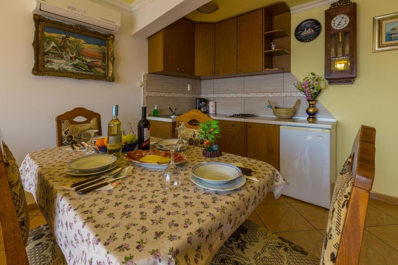 Apartamento Mali Marino Selce Habitación foto